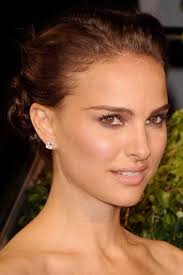 Best Celebrity Makeup Tutorials How To Get Natalie Portman S Natural Look Step By Step Yo Celebrity Makeup Tutorials Celebrity Makeup Natural Beauty Makeup