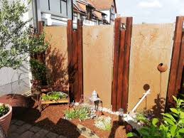 Sichtschutz Blech Und Alte Balken Von Scheune Alter Balken Sichtschutz Garten