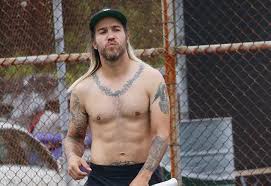 Pete Wentz shirtless during a tennis match - Men Celebrities Site