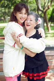 将于11/8发行首张个人专辑《 la dolce vita 》（甜蜜生活），带给所有爱乐者. é­å¦‚è±æ–°æ­Œ å¥¶å¥¶ è«‹å‡ºé‡'é¦¬å½±åŽé™³æ·'èŠ³åŠ©é™£