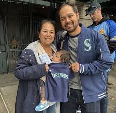 Passing on Mariners' fandom: 'Always a roller coaster' but worth the pain | The Seattle Times