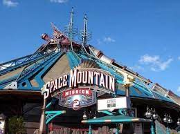 Disneyland Cierra Tres Juegos Por Seguridad Disneyland Paris Disneyland Imagenes De Disney