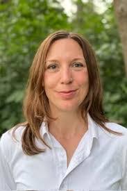 Angela Dee's Instagram, Twitter & Facebook