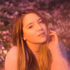 INTRODUCING 'STEFFI JERALDO' COUNTRY-POP SINGER-SONGWRITER WHO CHATS WITH  ME ALL ABOUT HER LATEST RELEASE 'CARTWHEELS' AND THE MUSIC VIDEO THAT  ACCOMPANIES IT. GIVE OUR CHAT A READ NOW HERE.