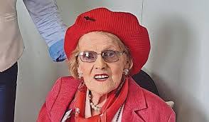 Carrie Acheson's Instagram, Twitter & Facebook