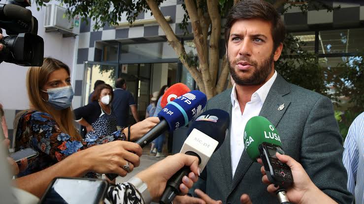 Publicações nas redes sociais confundem antigo líder do CDS com homem com o mesmo nome