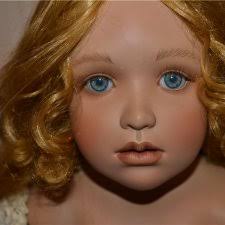 Фарфоровая кукла