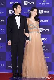 Jung Hae In And Son Ye Jin Spotted Holding Hands On The Red Carpet Soompi Fashion Formal Dresses Long Red Carpet