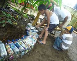 The plastic bottle is the most available material. Garden Design Using Plastic Bottles Caffee Ghibah