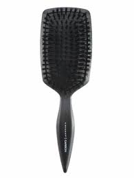 Cricket® has solved this problem with the static free™ brush collection. Cricket Carbon Boar Paddle Brush