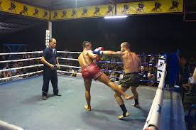 Although my muay thai instructor was a very experience fighter who had many professional fights in thailand, i still couldn't figure the heavy bag out completely. Wo Man Muay Thai Auf Koh Tao Findet Funky Turtle