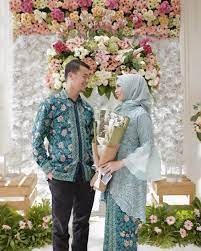 Trend gamis brokat dan gamis motif premium terbaru cocok dipakai kondangan dan acara formal juganafisa tube. 8 Model Kebaya Couple Dengan Hijab Untuk Acara Tunangan