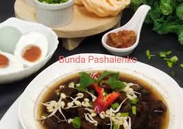 Idealnya, rawon terbuat dari daging sanding lamur atau biasa disebut brisket, yaitu daging dengan tekstur sedikit berlemak dan dimasak dalam waktu yang cukup lama. Resep Rawon Daging Sapi Komplit Yang Sempurna Aneka Resep Masakan Sehari Hari