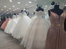 Suchen sie sich ein kurzes hochzeitskleid, ein standesamtkleid oder andere traumhafte brautkleider aus! Marxloh Entscheidet Wie Das Brautpaar Aussieht Akduell