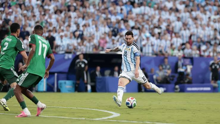 Mundial 2026: Argelia reclamó ante la FIFA por la no expulsión de Lionel  Messi en el debut con Argentina - FM Horizonte 91.7