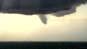 A strong tornado hit a chicago suburb on sunday evening causing severe damage to several homes, power lines and trees in the surrounding areas. Tornado Warning In Lubbock Canceled At 8 53 Pm Severe Weather Coverage In Lubbock South Plains For May 17 2021 Klbk Kamc Everythinglubbock Com