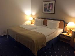 4 hotel info stars ✔ 30% discount with business rate ✔ cancellation is free of charge ✔ recommended by 90% of all hotel guests. Review Holiday Inn Hamburg Unser Erfahrungsbericht