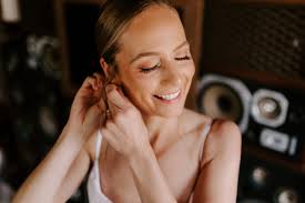 Romantic Wedding at The Ivy House: Milwaukee Wedding Photography