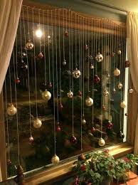 20 Outstanding Christmas Decoration Ideas For Small House Trenduhome In 2020 Easy Christmas Decorations Christmas Window Decorations Christmas Decor Diy