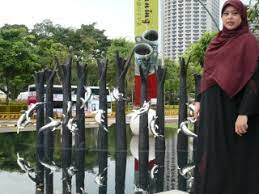Filem singapura dilanggar todak diterbitkan dalam bentuk filem hitam putih tanpa warna. Singapura Dilanggar Todak