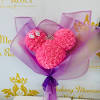 Hold your bouquet in front of the mirror the way you would if you were holding it in real life. 1