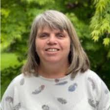 Leanne Walsh's Instagram, Twitter & Facebook