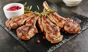 Prima di tutto, lavate le patate novelle senza sbucciarle (se avete scelto le classiche lavatele bene e tagliatele in pezzi non troppo piccoli). Come Cucinare Le Costolette D Agnello Al Forno Alla Brace Impanate
