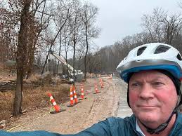 Highway leading to Arkansas Dragon