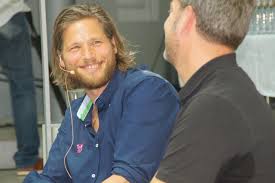 Protagonista delle vicende è una squadra speciale della lka (landeskriminalamt), diretta da jan brenner (sebastian ströbel), affiancato in missione da leonie bongartz (chiara schoras). Heimspiel Schauspieler Sebastian Strobel Ist Optimist Stadt Ravensburg