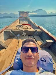 Solo traveler visiting Qatar and Vietnam