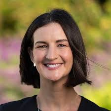 Laura Vines's Instagram, Twitter & Facebook