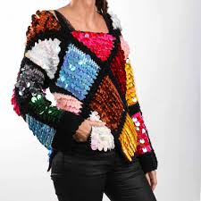 Pull en chenille à paillettes un vêtement épuré qui revêt sa plus belle parure composée d'innombrables paillettes multicolores et met en avant le décolleté grâce à sa profonde encolure en v. Femme Vetements Accessoires Femme Faux Mohair Pull Pull Paillettes Manches Ballons Tricot Haut Femme Vetements