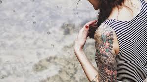 Tatouage Bras Femme 50 Idees De Tatouages Et Leur Signification 2021