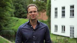 Hvis du skal møde i retten, kan du henvende dig i informationen der ligger på domhuset til højre, når du er kommet indenfor døren. Camp True North Nicolai Moltke Leth Om Basecamp Youtube