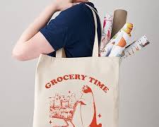 person commuting to work with a cat canvas tote bagの画像