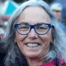 Roberta Wall's Instagram, Twitter & Facebook