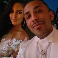 Modwedding inspires brides to discover and celebrate the fine details of weddings. Https Www Dailymail Co Uk Tvshowbiz Article 8672249 Sister Sister Alum Marques Houston 39 Weds Miya Dickey 19 California Golf Club Html 2020 08 28t00 10 36z Monthly 0 7 Https I Dailymail Co Uk 1s 2020 08 28 00 32477992 0 Image A