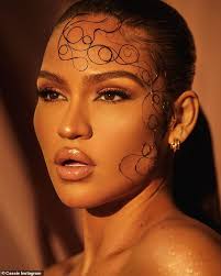 At age 14 cassie began modeling and by 16 was modeling for local department stores, delia's fashion catalog and seventeen. Cassie Flaunts Her Baby Bump And Round Backside As She Goes Bottomless In Sexy Mirror Selfie Daily Mail Online