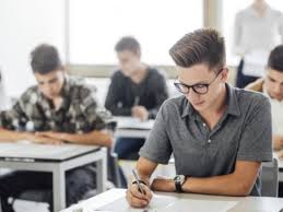 Primele rezultate ale elevilor la evaluarea nationala 2021 au fost publicate, prin anonimizarea numelui si a prenumelui, pe baza unui cod unic comunicat, de la scoala, fiecarui candidat. June 2021 Rezultate Bacalaureat 2021