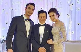 Nur zahirah macwilson binti zainol (nacida el 1 de febrero de 1995) es una actriz y modelo malaya. Sudah Bergelar Isteri Bapa Tetap Pantau Zahirah Macwilson