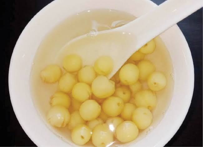 Thanh tao chè hạt sen xứ Huế