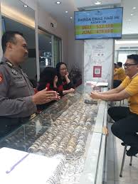 Check spelling or type a new query. Babinkamtibmas Selalu Sempatkan Sambang Di Toko Emas