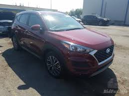 The hyundai tucson gl 2.0 4x2 2020 is a fwd suv car that is equipped with a 2 l engine, 4 cylinders and 155 horespower. Hyundai Tucson Limited 2020 Maroon 2 4l 4 Vin Km8j33al6lu116589 Free Car History