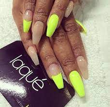 Puedes utilizar una capa de esmalte transparente o pintarlas con un esmalte de color. Pin By Jeidinmar Romero On Beauty Nails Laque Nail Bar Neon Nails