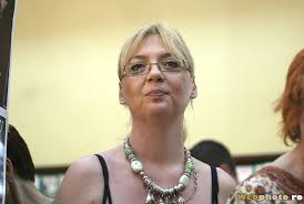 Întreaga românie o cunoștea cu ani în urmă pe emilia popescu datorită faptului că stătea pe scaunul juraților la „dansez pentru tine, show. Emilia Popescu File De Poveste Webphoto Ro