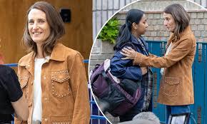 Actress camille cottin is photographed for self assignment on june 15, 2017 in cabourg, france. Camille Cottin Channels 70s Chic As She Films Scenes For Killing Eve S Fourth Series In North London Daily Mail Online