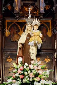 Este nome nos aponta para a famosa montanha que fica na palestina, donde o profeta elias e o sucessor elizeu fizeram história com deus e com nossa senhora, que foi prefigurada pelo primeiro numa pequena nuvem (cf. Statue Of The Image Of Our Lady Of Carmel Nossa Senhora Do Carmo Mother Of God In The Catholic Religion Decorated With Flowers Stock Photo Picture And Royalty Free Image Image 129720090
