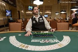 Casino Poker For Beginners This Time The Dealers Have Tips For You Casino Poker Poker Video Games For Kids