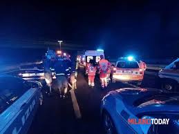 Video in corso di verifica, immagini della rapina rapina portavalori supermercato eurospin cologno monzese milano. Rapina Da Film Al Portavalori In Autostrada Scene Da Guerra In Sull A1 Ma Assalto Fallito