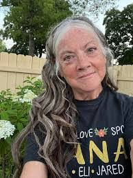 Traci Schultz's Instagram, Twitter & Facebook